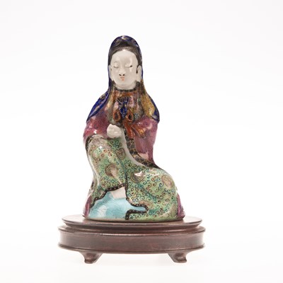 Lot 153 - A CHINESE FAMILLE ROSE FIGURE OF GUANYIN