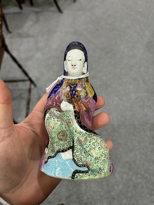 Lot 153 - A CHINESE FAMILLE ROSE FIGURE OF GUANYIN