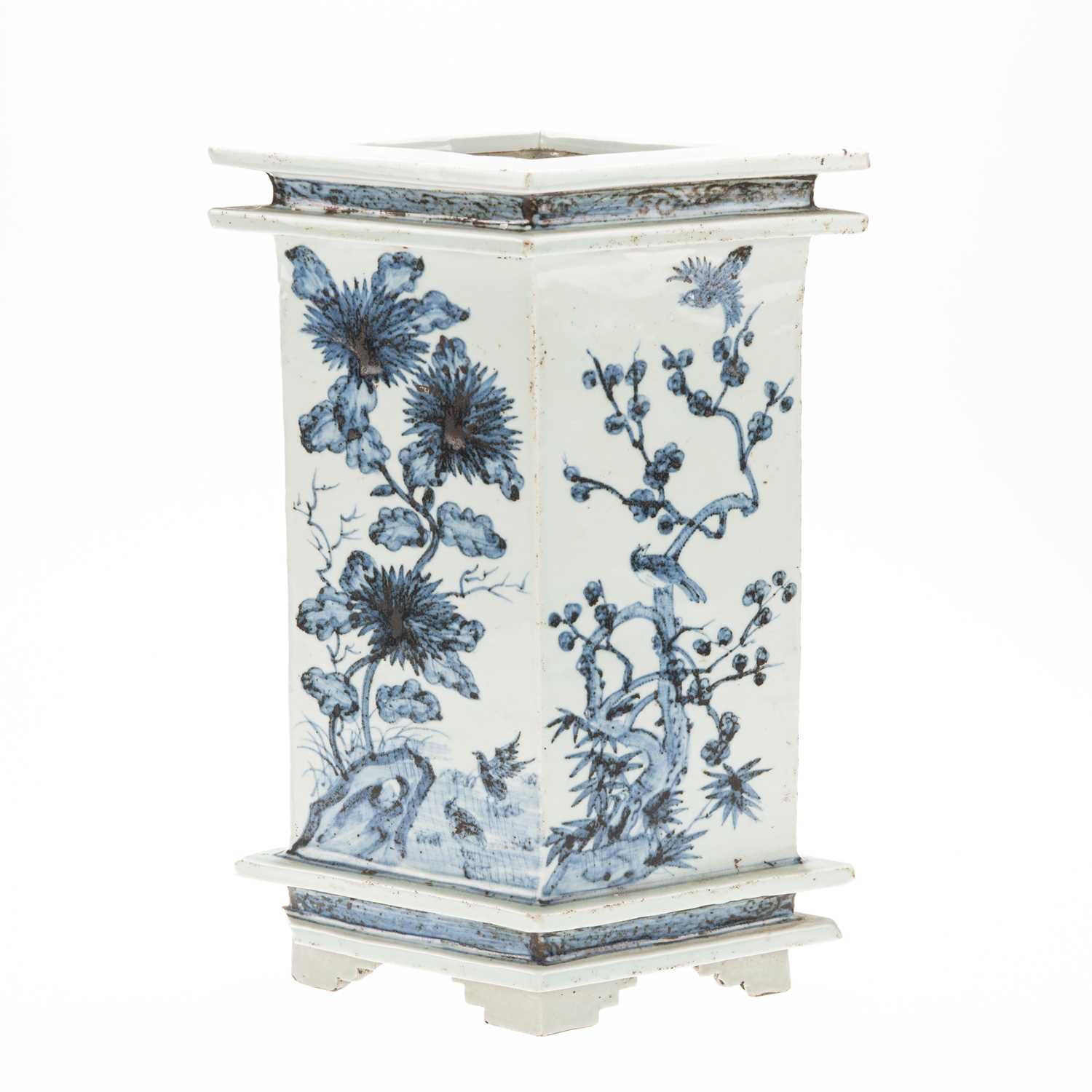 Lot 135 - A CHINESE BLUE AND WHITE VASE