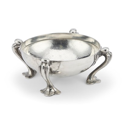 Lot 211 - OLIVER BAKER FOR LIBERTY & CO, A LARGE TUDRIC PEWTER BOWL