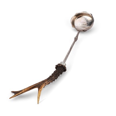 Lot 256 - A SCOTTISH PROVINCIAL TODDY LADLE