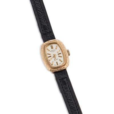 Lot 600 - A LADY'S 9CT GOLD ROTARY STRAP WATCH