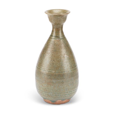 Lot 151 - A THAI SAWANKHALOK CELADON VASE