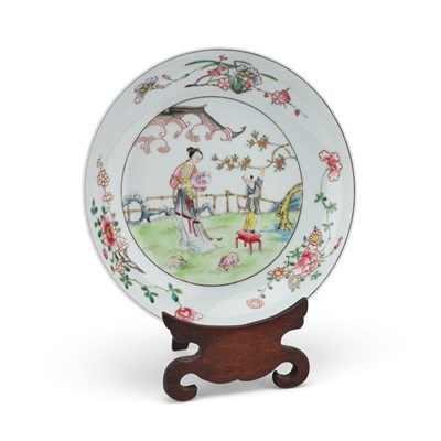 Lot 166 - A CHINESE FAMILLE ROSE DISH