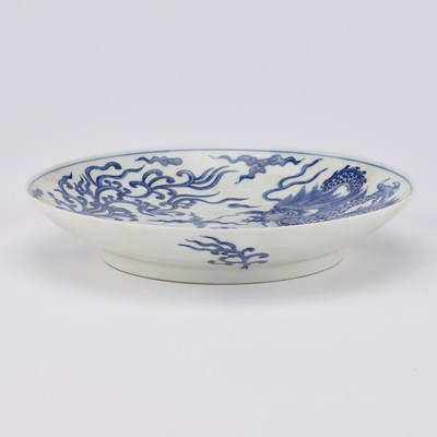 Lot 123 - A CHINESE BLUE AND WHITE 'DRAGON AND PHOENIX' DISH