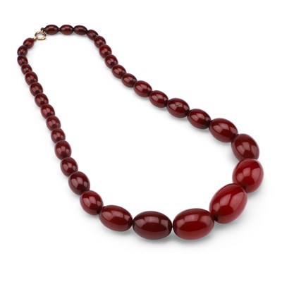 Lot 641 - A CHERRY AMBER BAKELITE BEAD NECKLACE