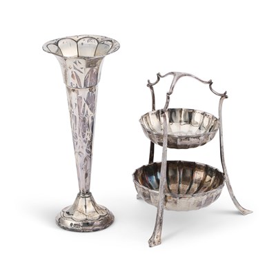 Lot 422 - AN EDWARDIAN SILVER SWEETMEAT STAND