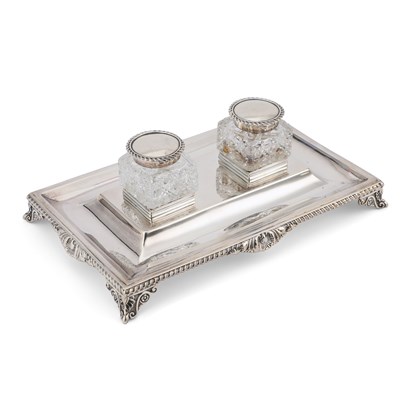 Lot 386 - AN EDWARDIAN SILVER INKSTAND