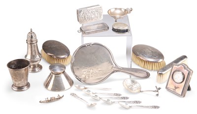 Lot 1026 - A GROUP OF SILVER AND PLATE