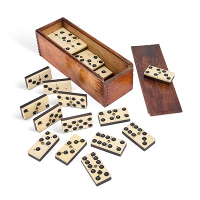 Lot 236 - A BOXED SET OF LATE 19TH CENTURY EBONY AND BONE DOMINOES