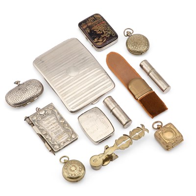 Lot 156 - A GROUP OF ITEMS