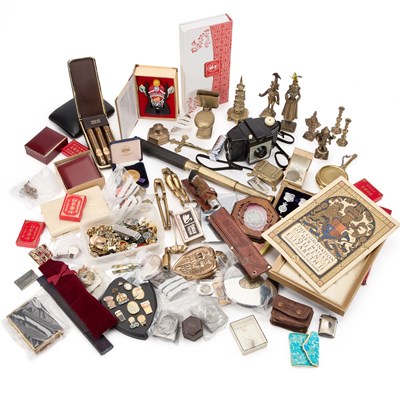 Lot 231 - A LARGE MIXED LOT OF COLLECTABLES