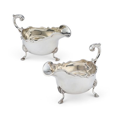 Lot 375 - A PAIR OF GEORGIAN STYLE SILVER SAUCEBOATS