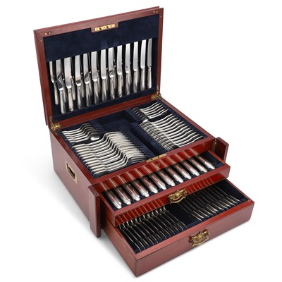 Lot 458 - A COMPREHENSIVE SILVER CANTEEN OF FIDDLE AND THREAD PATTERN CUTLERY FOR TWELVE SETTINGS