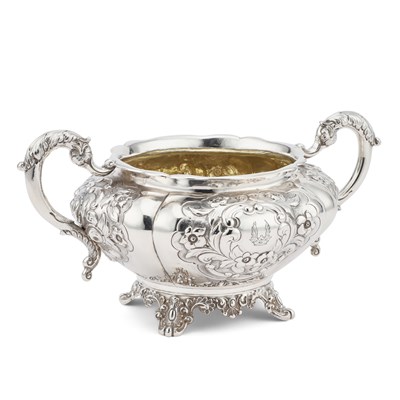 Lot 518 - A LARGE VICTORIAN SILVER TWO-HANDLED SUGAR BOWL