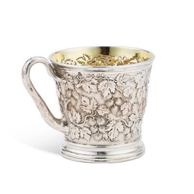 Lot 316 - A VICTORIAN SILVER MUG