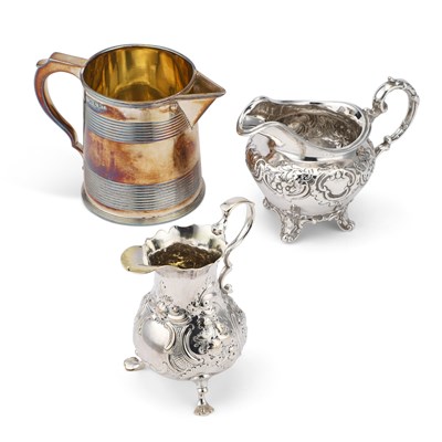 Lot 569 - AN 18TH CENTURY SILVER CREAM JUG