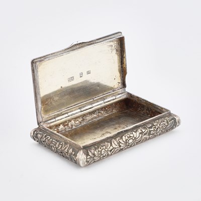Lot 273 - A MID-19TH CENTURY CHINESE SILVER SNUFF BOX