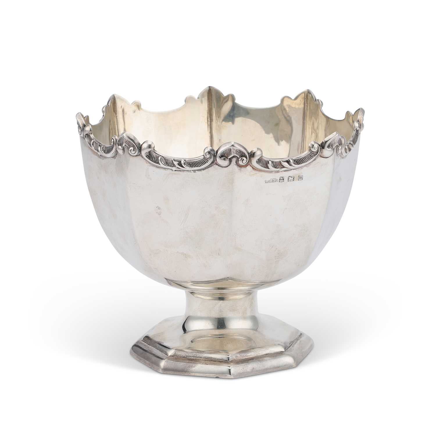 Lot 435 - AN EDWARDIAN SILVER BOWL