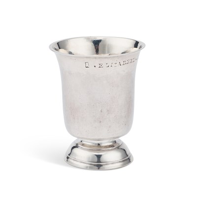Lot 313 - A SMALL 18TH CENTURY FRENCH SILVER CUP