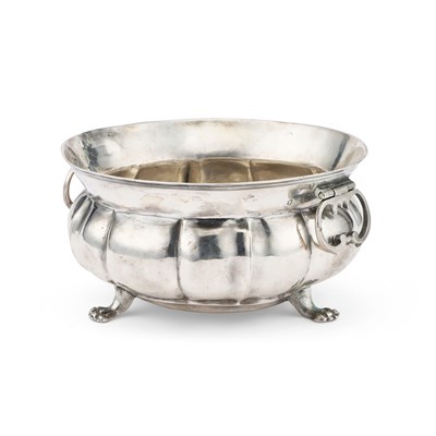 Lot 297 - A 19TH CENTURY CONTINENTAL SILVER BOWL