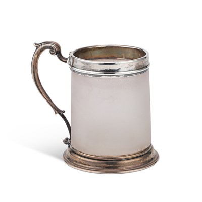 Lot 495 - A VICTORIAN SILVER-MOUNTED FROSTED GLASS MUG