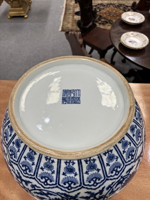 Lot 75 - A LARGE MING-STYLE BLUE AND WHITE VASE, HU