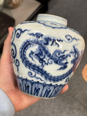 Lot 108 - A CHINESE BLUE AND WHITE 'DRAGON' JAR
