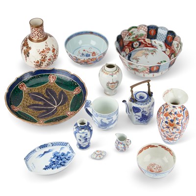 Lot 124 - A COLLECTION OF CHINESE AND JAPANESE CERAMICS