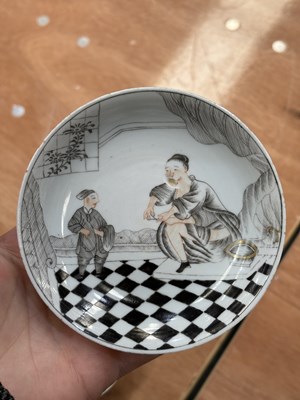 Lot 89 - THREE PIECES OF CHINESE PORCELAIN