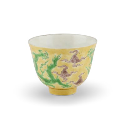 Lot 142 - A CHINESE YELLOW-GROUND 'DRAGON' CUP