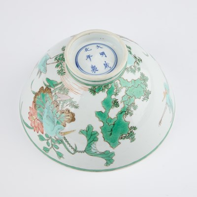 Lot 163 - A CHINESE FAMILLE VERTE BOWL