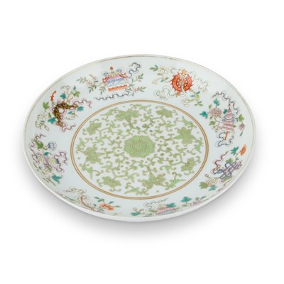 Lot 150 - A CHINESE FAMILLE ROSE DISH