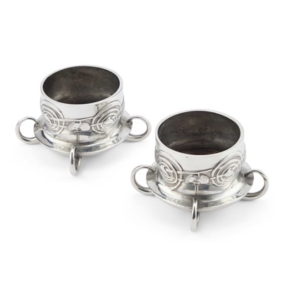 Lot 580 - ARCHIBALD KNOX (1864-1933) FOR LIBERTY & CO, A PAIR OF TUDRIC PEWTER FERNER BOWLS