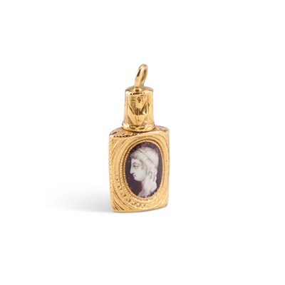 Lot 590 - A LOUIS XV GOLD AND ENAMEL MINIATURE SCENT BOTTLE