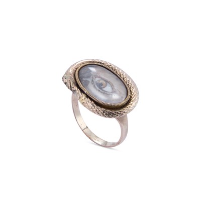 Lot 632 - A GEORGIAN OUROBOROS EYE RING