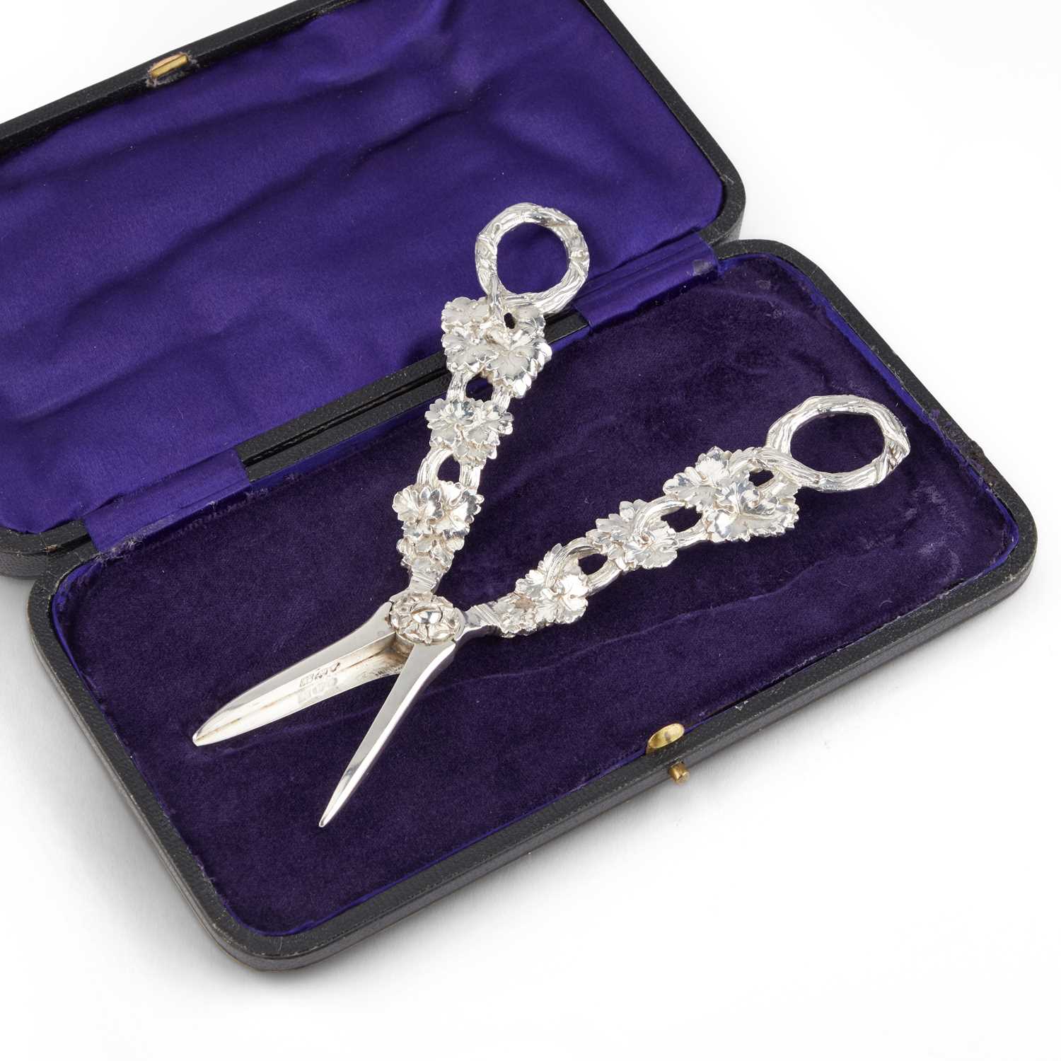 Lot 365 - A PAIR OF WILLIAM IV SILVER GRAPE SCISSORS