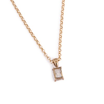 Lot 528 - A 9 CARAT GOLD CUBIC ZIRCONIA PENDANT ON CHAIN