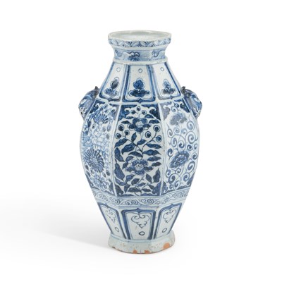 Lot 111 - A CHINESE BLUE AND WHITE VASE
