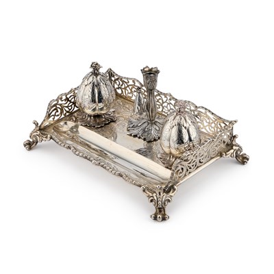 Lot 362 - A VICTORIAN SILVER INKSTAND