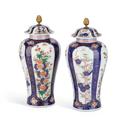 Lot 37 - A PAIR OF CONTINENTAL PORCELAIN VASES AND COVERS, CIRCA 1900