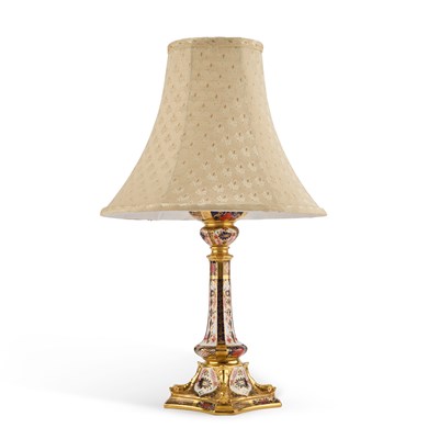 Lot 69 - A ROYAL CROWN DERBY IMARI TABLE LAMP