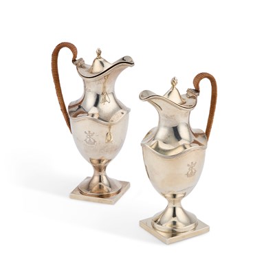 Lot 354 - A SMALL PAIR OF EDWARDIAN SILVER JUGS