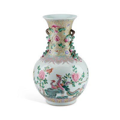 Lot 91 - A LARGE CHINESE FAMILLE ROSE VASE