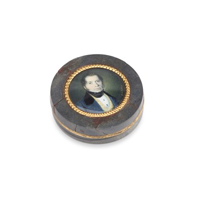 Lot 474 - A 19TH CENTURY GILT-METAL MOUNTED BLOODSTONE BOX INSET WITH A PORTRAIT MINIATURE