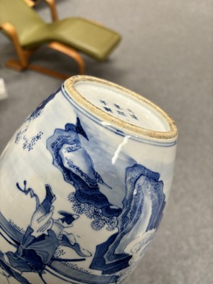 Lot 98 - A NEAR PAIR OF 19TH CENTURY CHINESE BLUE AND WHITE VASES