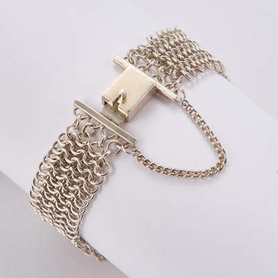 Lot 524 - ALISON EVANS: A SILVER CHAIN MAIL LINK CUFF