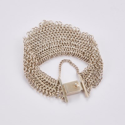 Lot 524 - ALISON EVANS: A SILVER CHAIN MAIL LINK CUFF