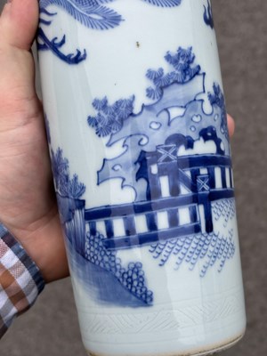 Lot 121 - A CHINESE BLUE AND WHITE SLEEVE VASE