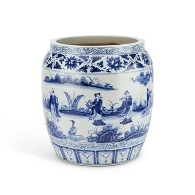 Lot 92 - A LARGE CHINESE BLUE AND WHITE FISH BOWL